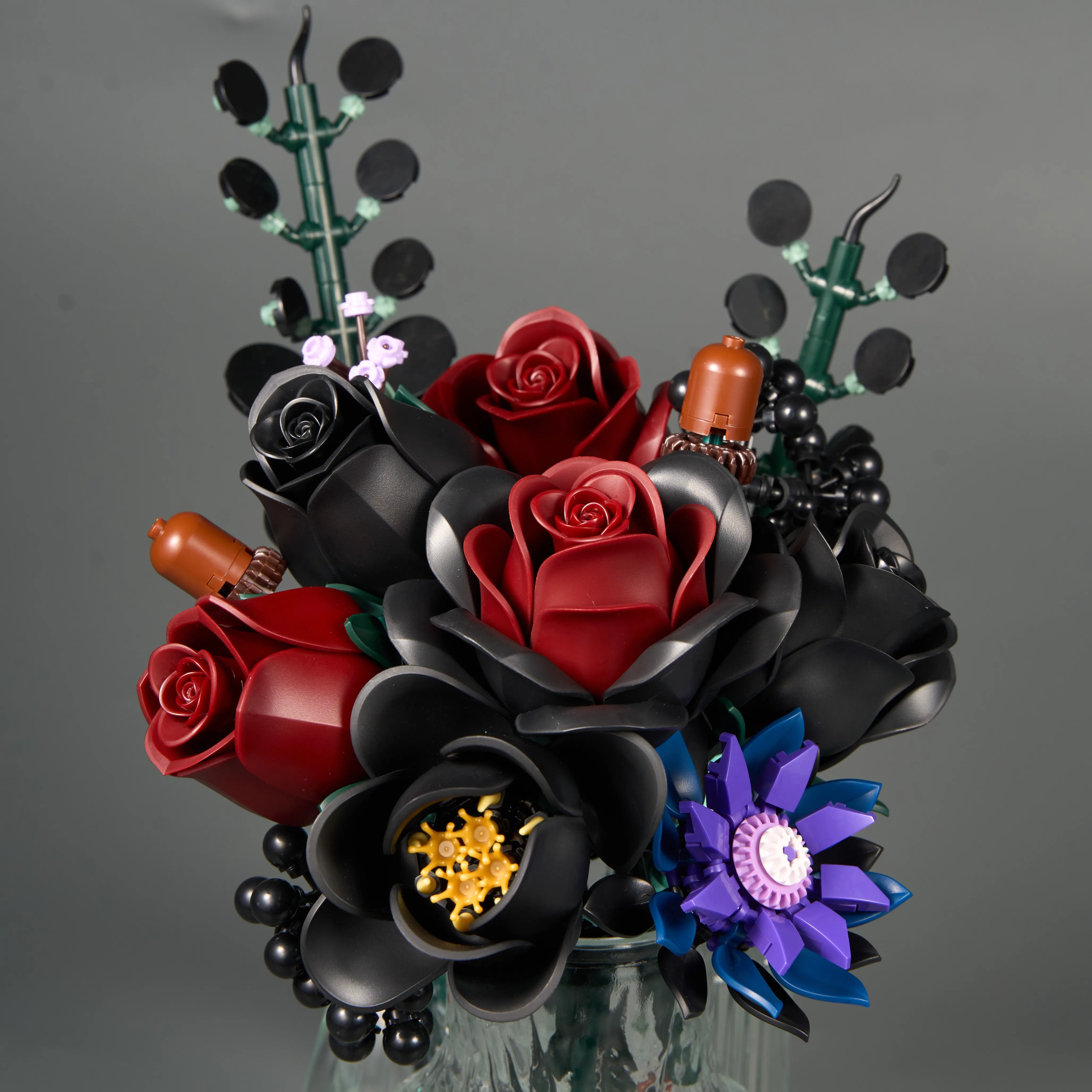 

SupreOwls Bouquet Building Set Simulated Roses Artificial Flower Block Botanical Collection Gothic Decor Halloween Creative Gift