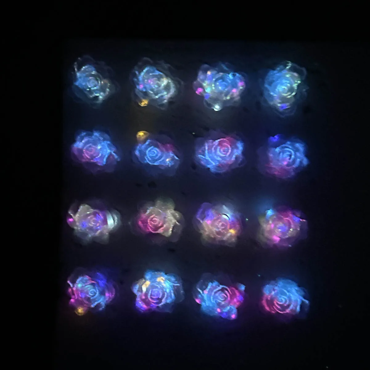 Dijes de uñas de rosas brillantes y finos luminosos, flores de colores degradados creativos 3D, decoraciones artísticas para uñas, suministros de manicura DIY