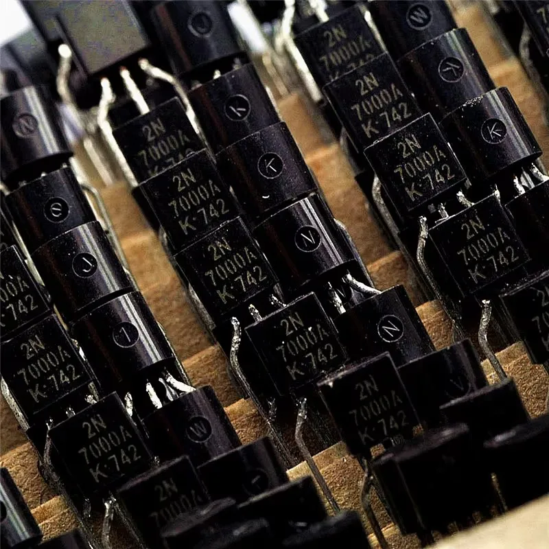 Tubo de efeito de campo de canal MOS 2N7000 TO-92 0,3A/60V