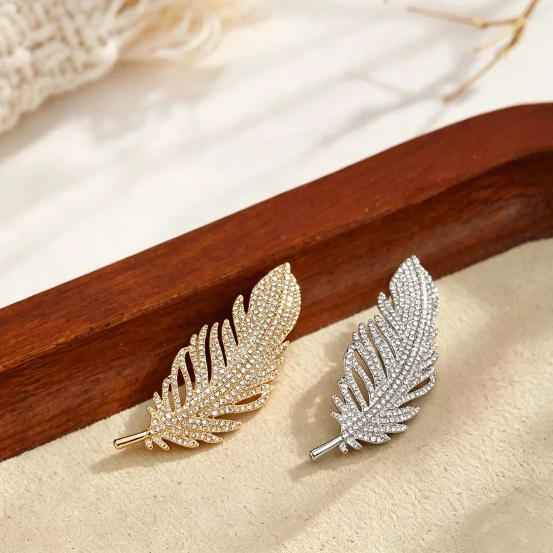 Full Rhinestone Feather Brooch for Women Luxury Elegant Corsage Suit Accessory Label Pin for Coat Dress Banquet Office Gift