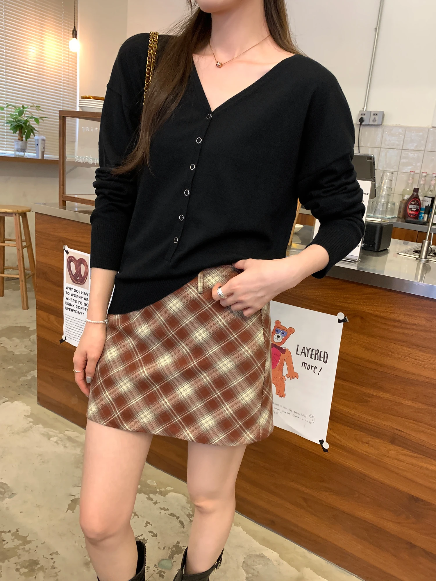 

Elegant V-Neck Long Sleeve Knitted Sweater Women's Unique Beautiful Early Autumn Single Wear Loose Fit Soft Nylon Fabric
