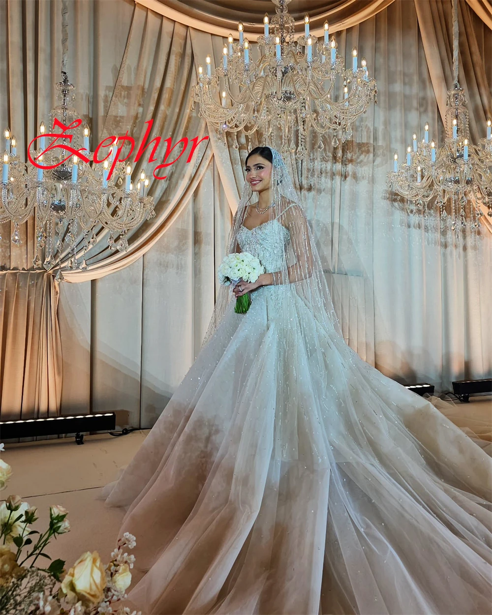 Customized Exquisite White Tulle Wedding Dress Elegant Strapless Spaghetti Straps Bridal Gowns Chapel Train Open Back Dress