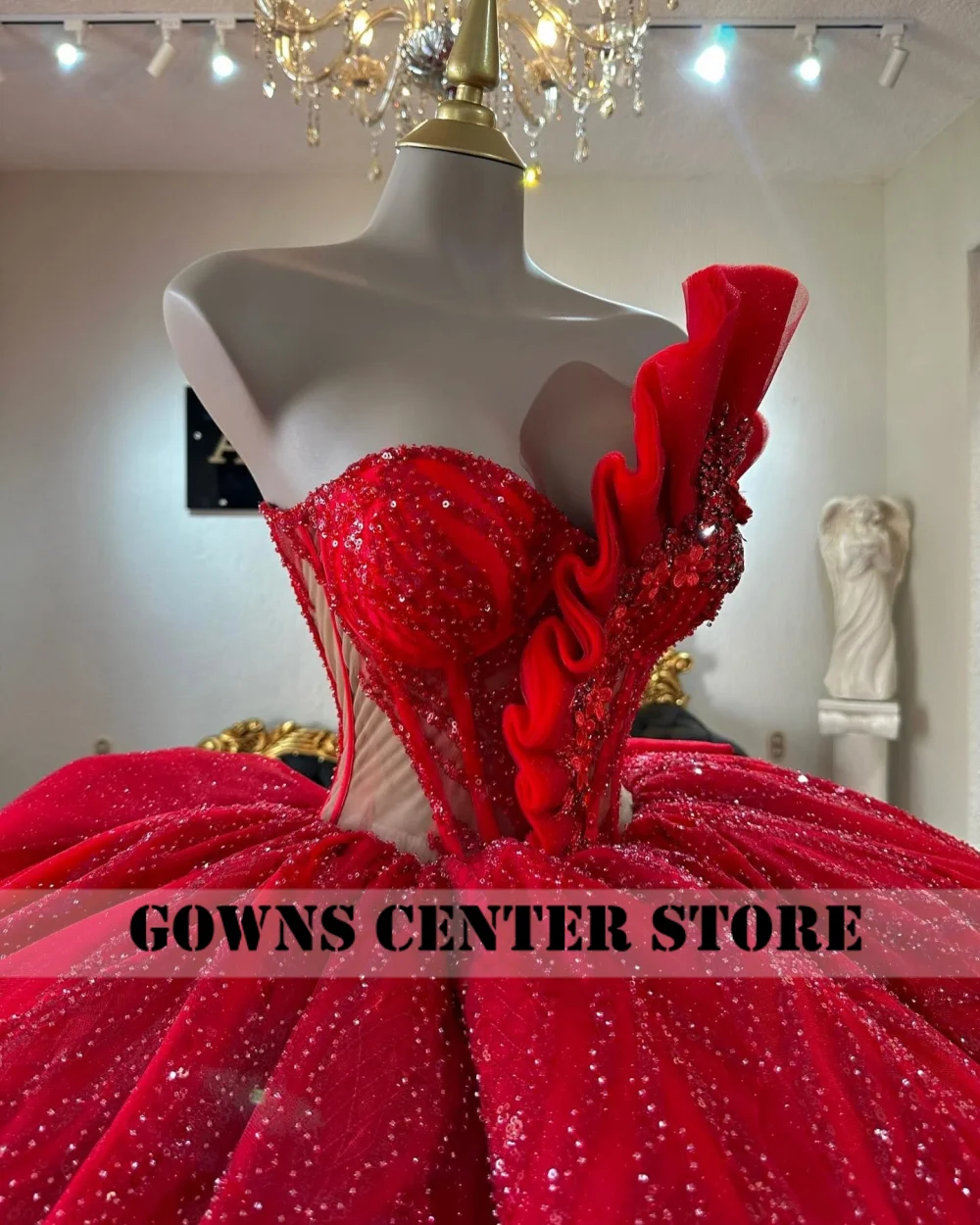 ชุดเดรสงาน Quinceanera สีแดงระยิบระยับ พร้อมโบว์ ลูกไม้สีทอง สำหรับงานวันเกิด สไตล์เจ้าหญิงหวานๆ แบบ Vestidos De 15 Anos สามารถสั่งตัดได้