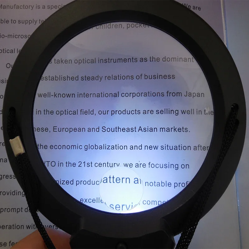 2.5X 5X عبر خياطة المكبر LED القراءة الخياطة والتطريز عدسة مكبرة مع حزام الرقبة