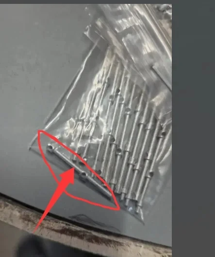 

1 шт. Имитация двух- или трехдырочного балясины (столбика) для перил, диаметр отверстия 1,3 мм, из цинкового сплава, миниатюрная, для моделей кораблей/лодок