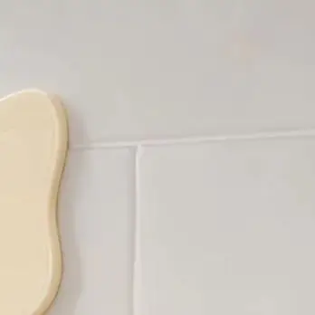 Rotating Wall Hooks Hair Tie Holder Hook Rotating Butterfly Adhesive Wall Hooks 3-prong No-drill Swivel Hangers for Towels