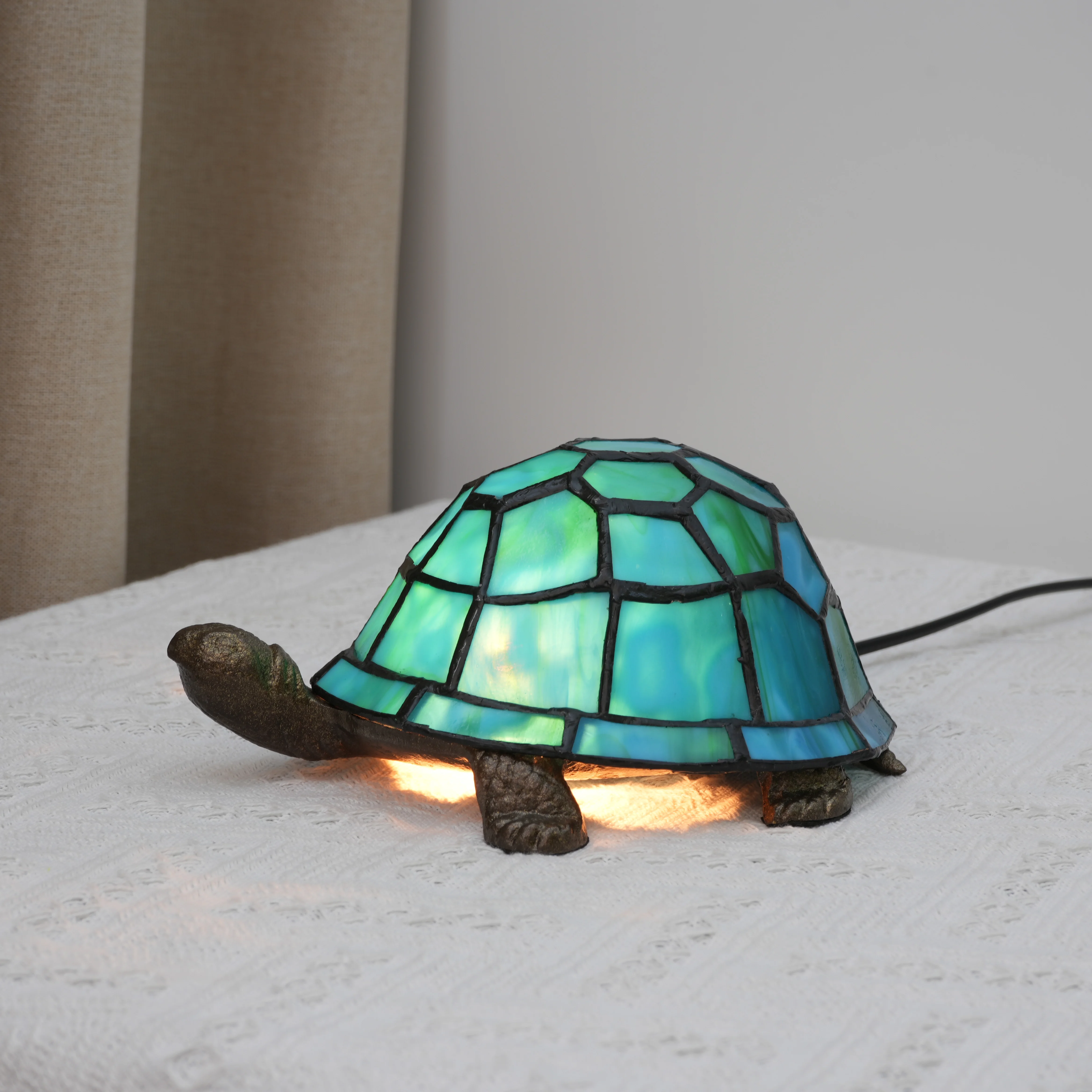 

Ночник-черепаха из витражного стекла, маленький, для дома, прикроватный светильник, подарок для детей, декоративный акцентный светильник для спальни