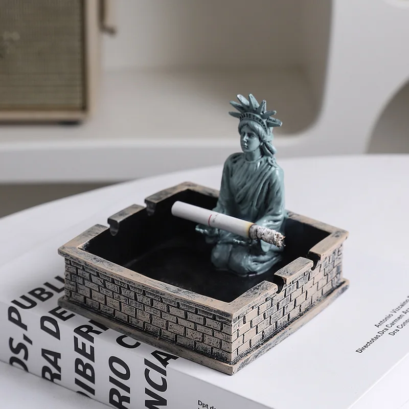 

American retro Statue of Liberty ashtray ornament home living room coffee table office desktop high-end ashtray