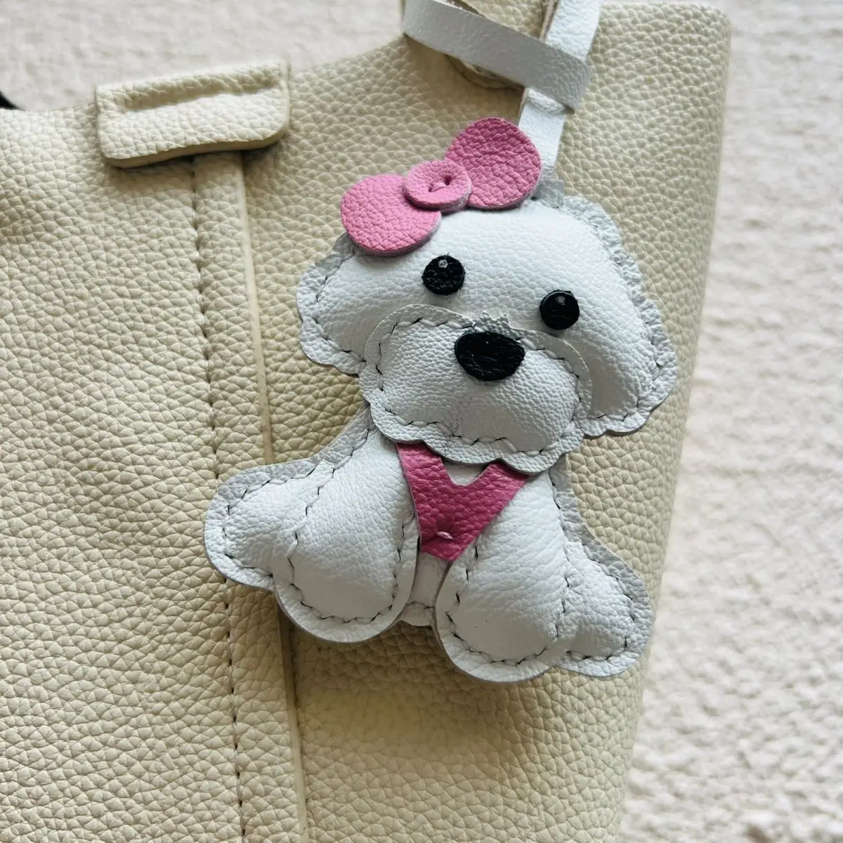 

Cute handbag charm made of genuine leather, white car bow, Bichon dog handmade leather keychain