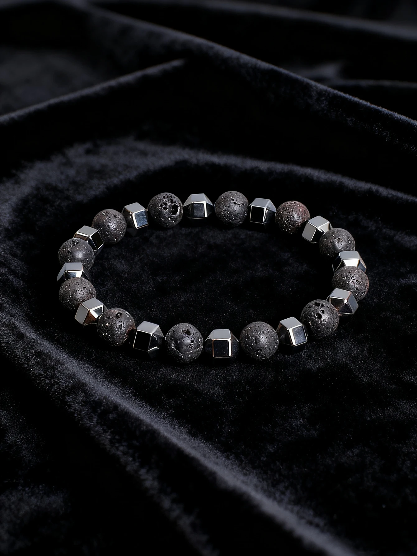 سوار من الحجر الطبيعي مع حجر لافا روك البركاني وخرز الهيماتيت الأوجه لحماية الحياة التأريض والشجاعة والمجوهرات