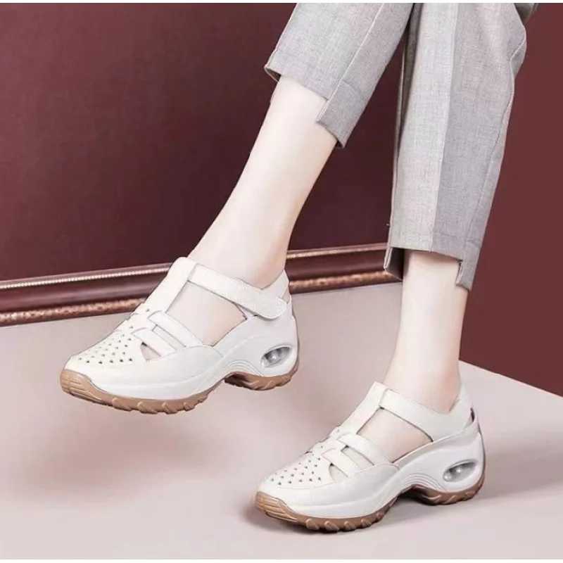 

Newly launched comfortable, brisk and lightweight casual sports shoes with air cushions and good breathability.