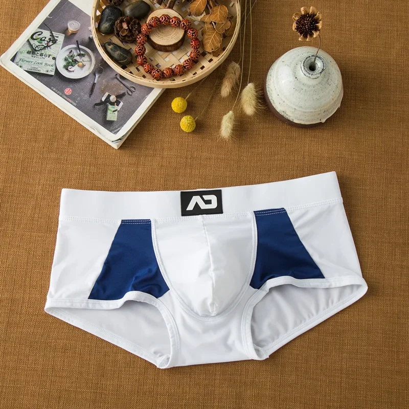 Men\'s flat-angle milk silk underwear comfortable and skin-friendly breathable silky smooth quick-drying low-rise boxers