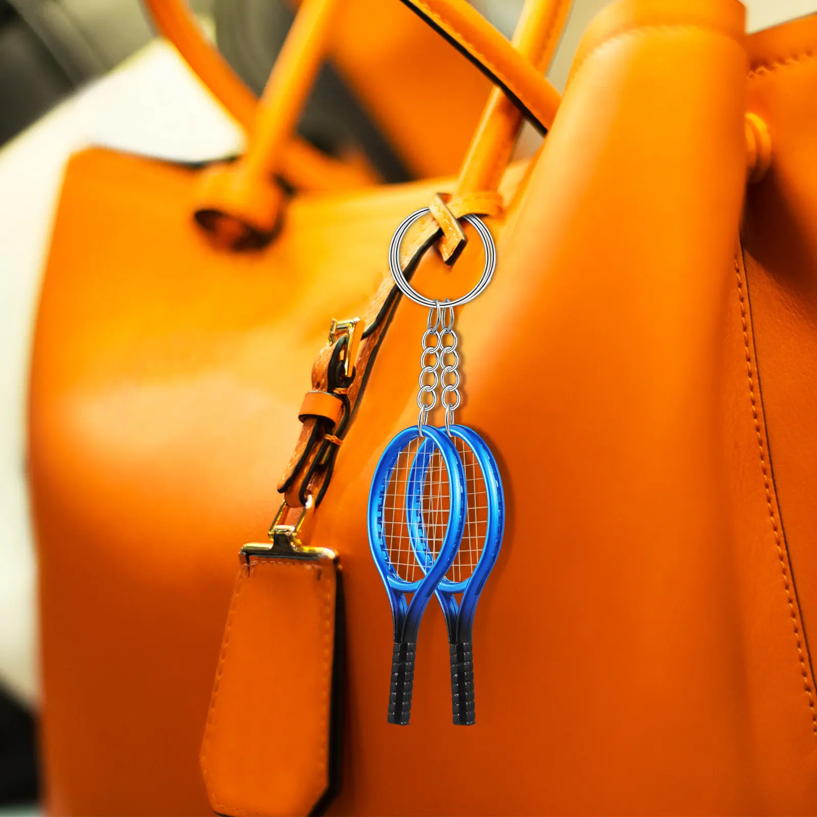 

Набор из 4 мини-теннисных комплектов: миниатюрные теннисные ракетки, мячи, брелок, портативные спортивные аксессуары, подарок, украшение, мини-декор