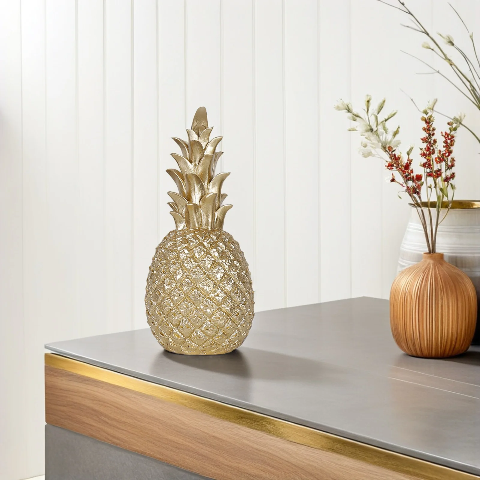 

1Pcs Golden Pineapple Home Decor Resin Desktop Ornament 3D Realistic Pineapple Decoration for Living Room Garden Table Hawaiian