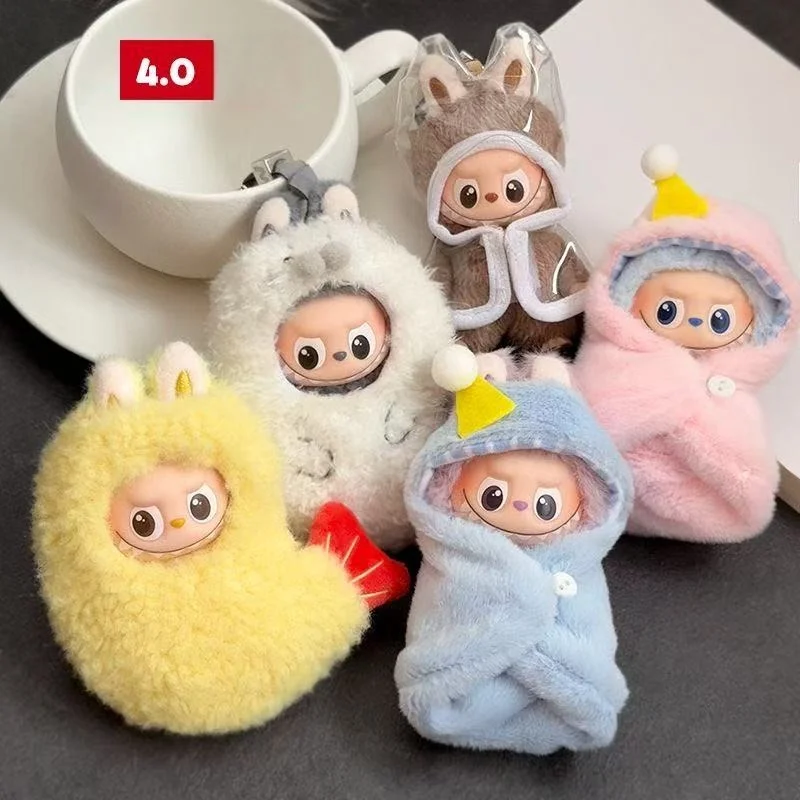 Para 10cm 4,0 Mini Labubu Adorable muñeco de peluche llavero trajes mono con capucha esponjoso abeja y Tempura camarones fritos conjunto decorativo