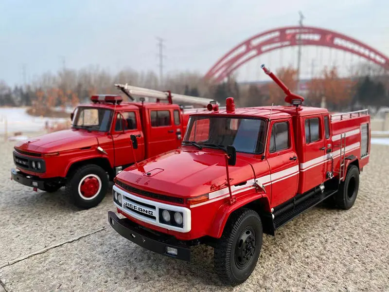 

Металлическая модель пожарной машины Century Dragon 1/24 China Jiefang CA141 CA142