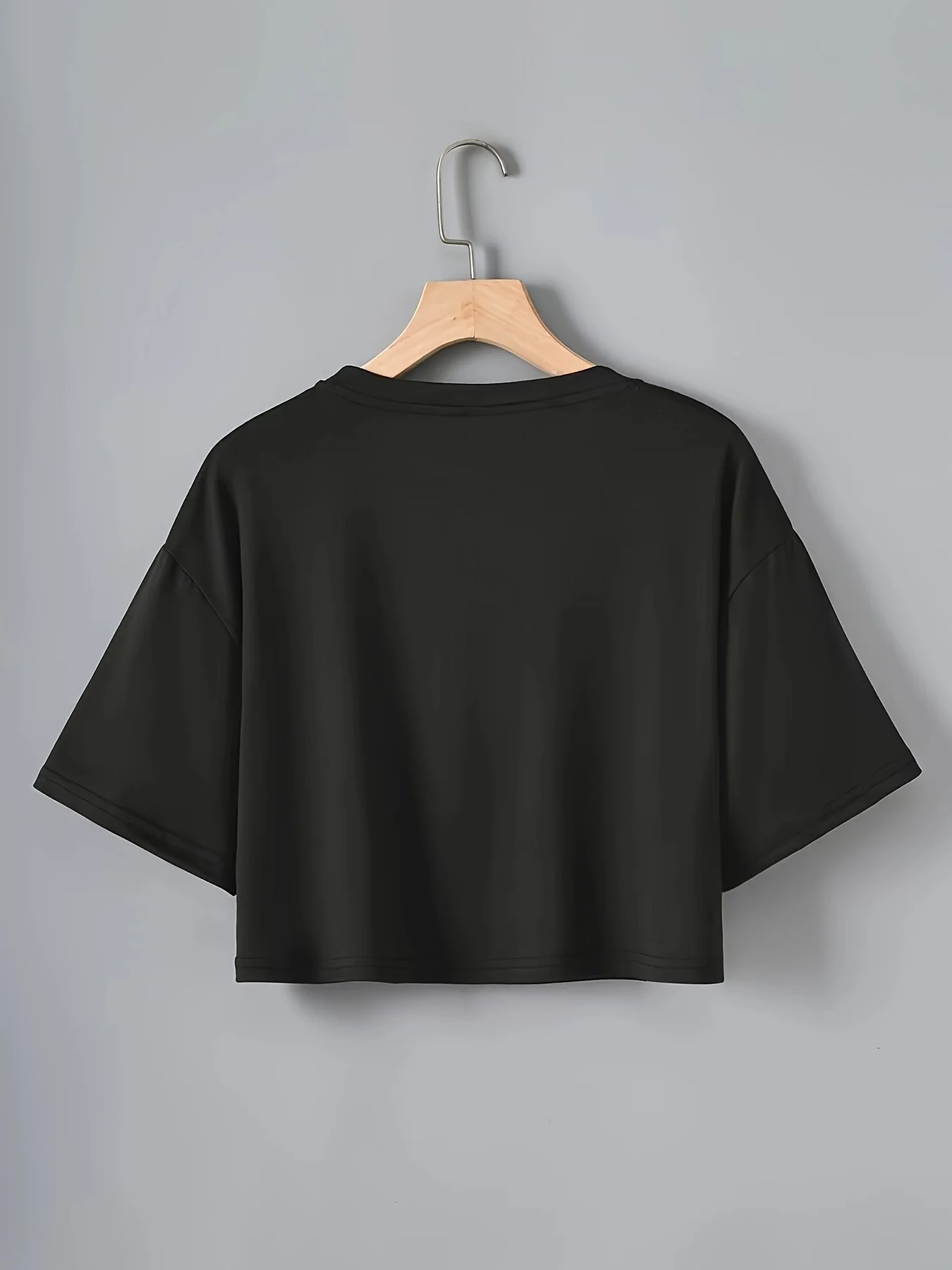 T-shirt sportiva casual a maniche corte da donna nera con design a cuore bianco Top casual T-shirt Abiti estetici Harajuk streetwear