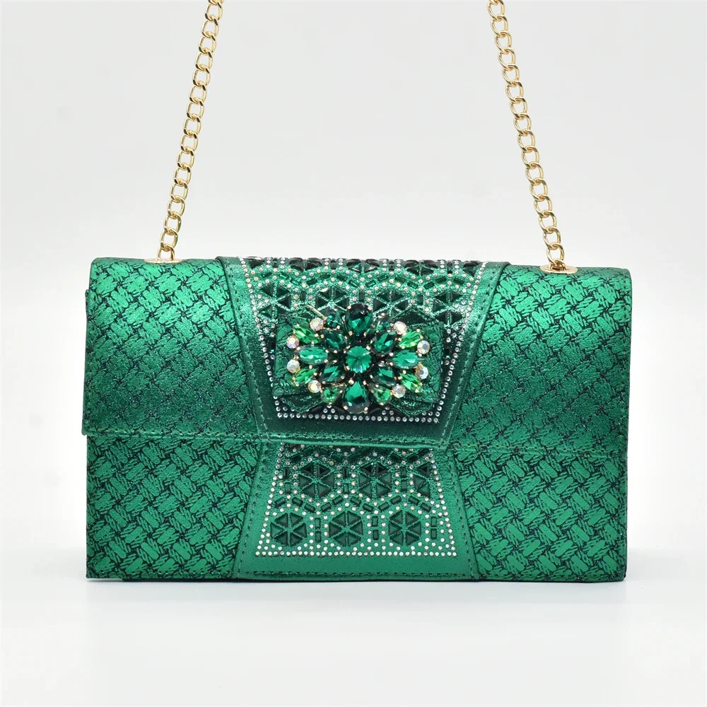 Conjunto de sapato e bolsa verde para festa em sapatos femininos chiques e elegantes e bolsa decorada com strass bombas de salto médio