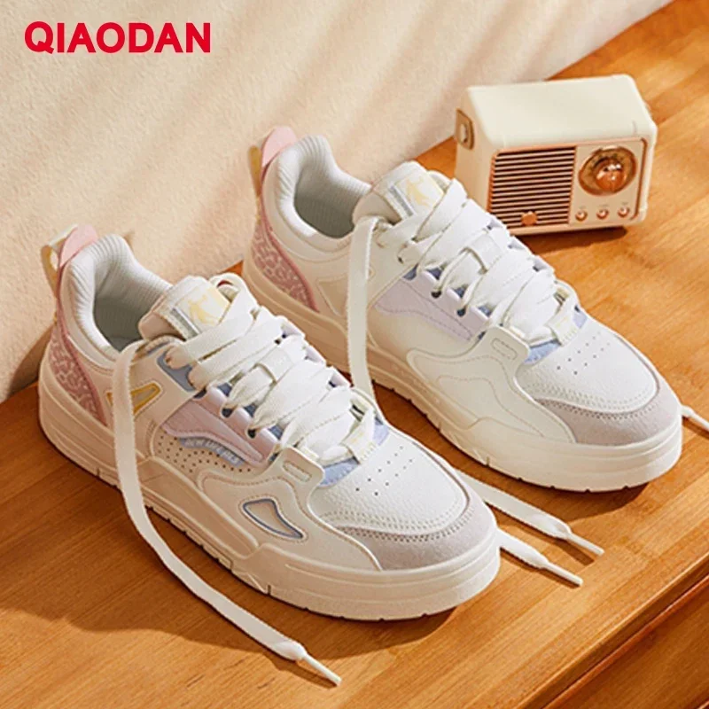 QIAODAN QiCheng Casual Skateboarding Shoes Women's 2024 Autumn New Couple Leather Lace-up Low-top Bakery Sneakers XM16230555