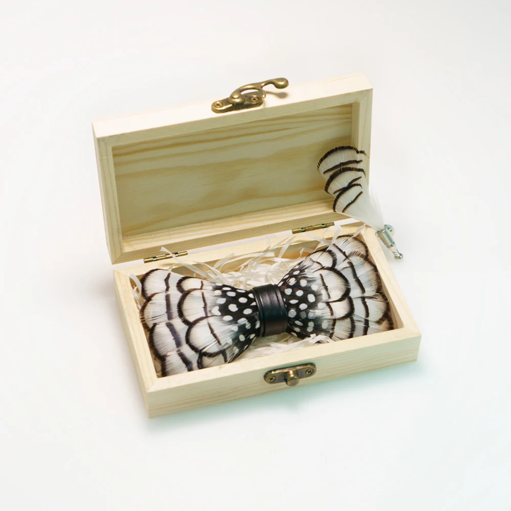 Pajarita de boda para hombre, pajarita de plumas hecha a mano, broche de pajarita preatado en blanco y negro, conjunto con caja de madera para