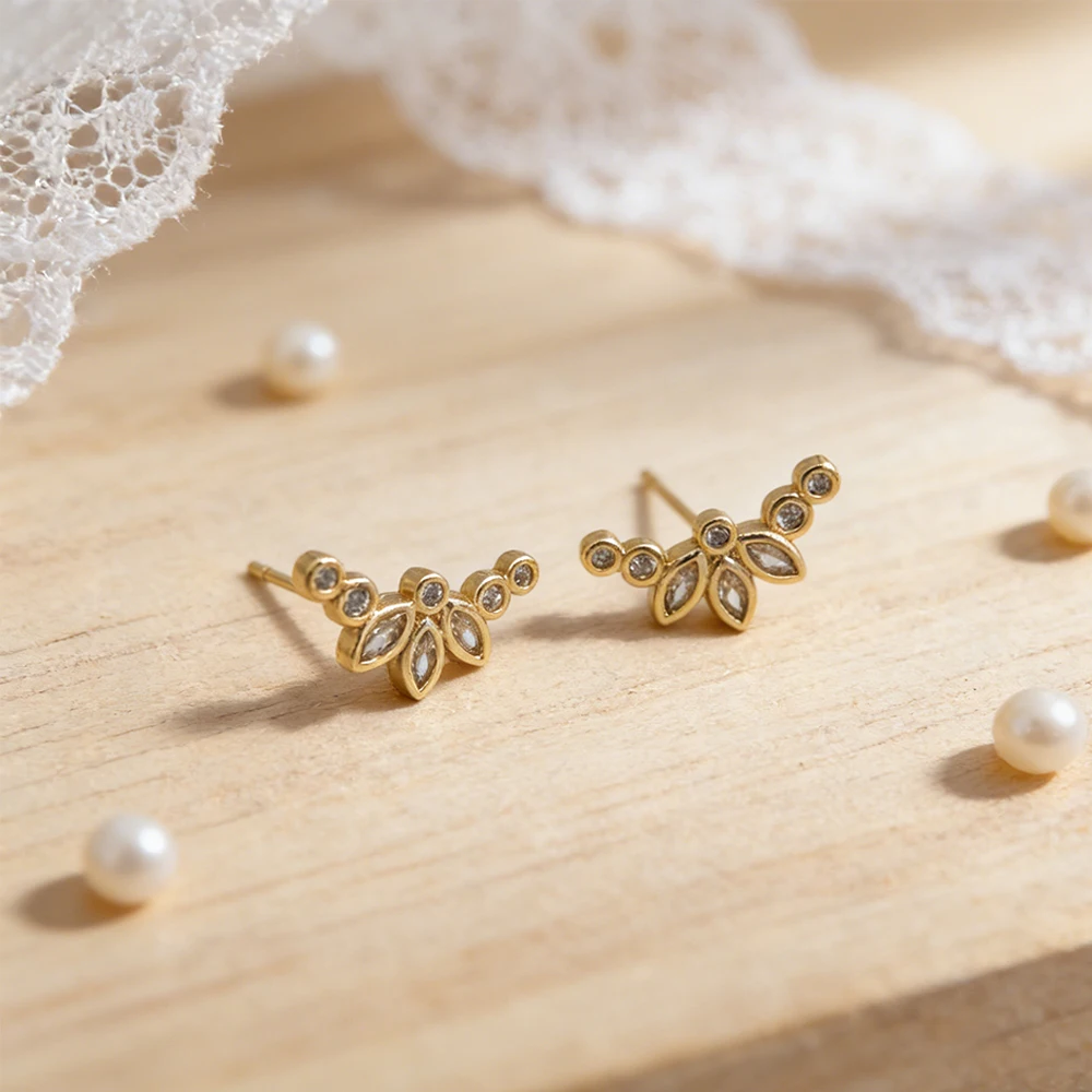 Unique Wing Crawler Earrings Gold Plated CZ Climber Earrings Trendy Cartilage Earrings for Women Fashion Jewelry Gift