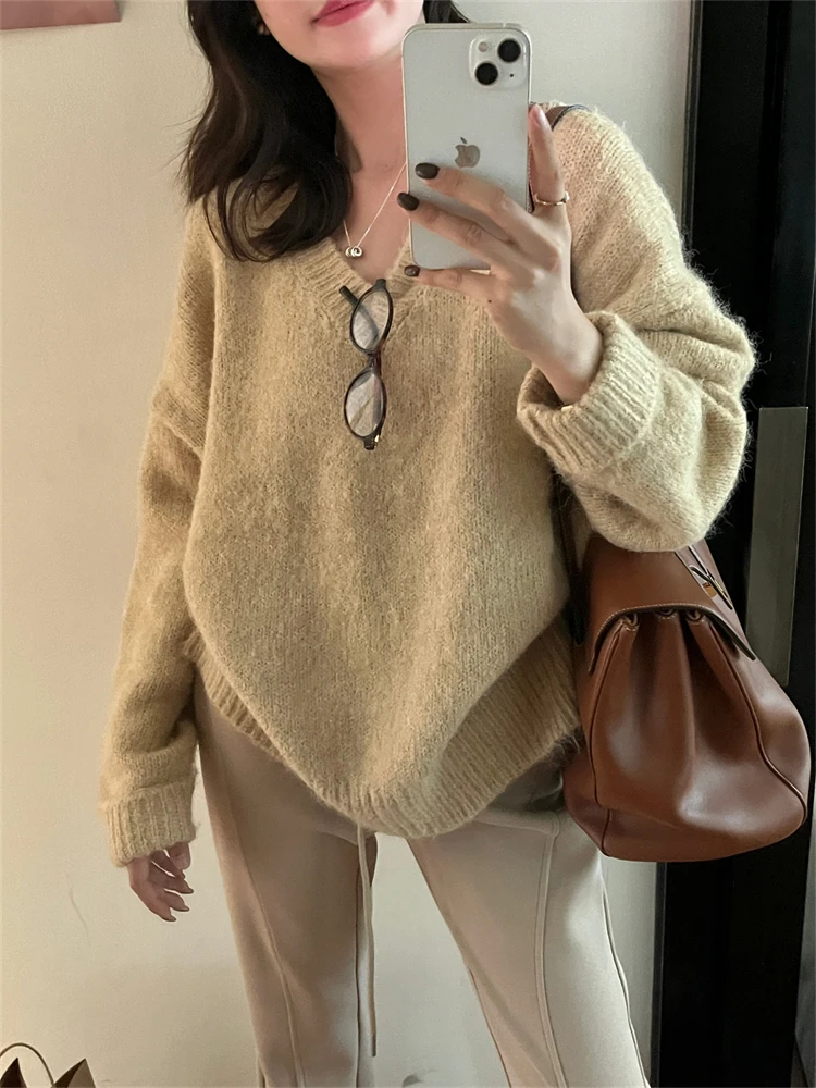 

Elegant V-Neck Minimalist Soft Sweater Women New Tender Loose Fit Solid Color Premium Top Cozy Lightweight Versatile Pullover
