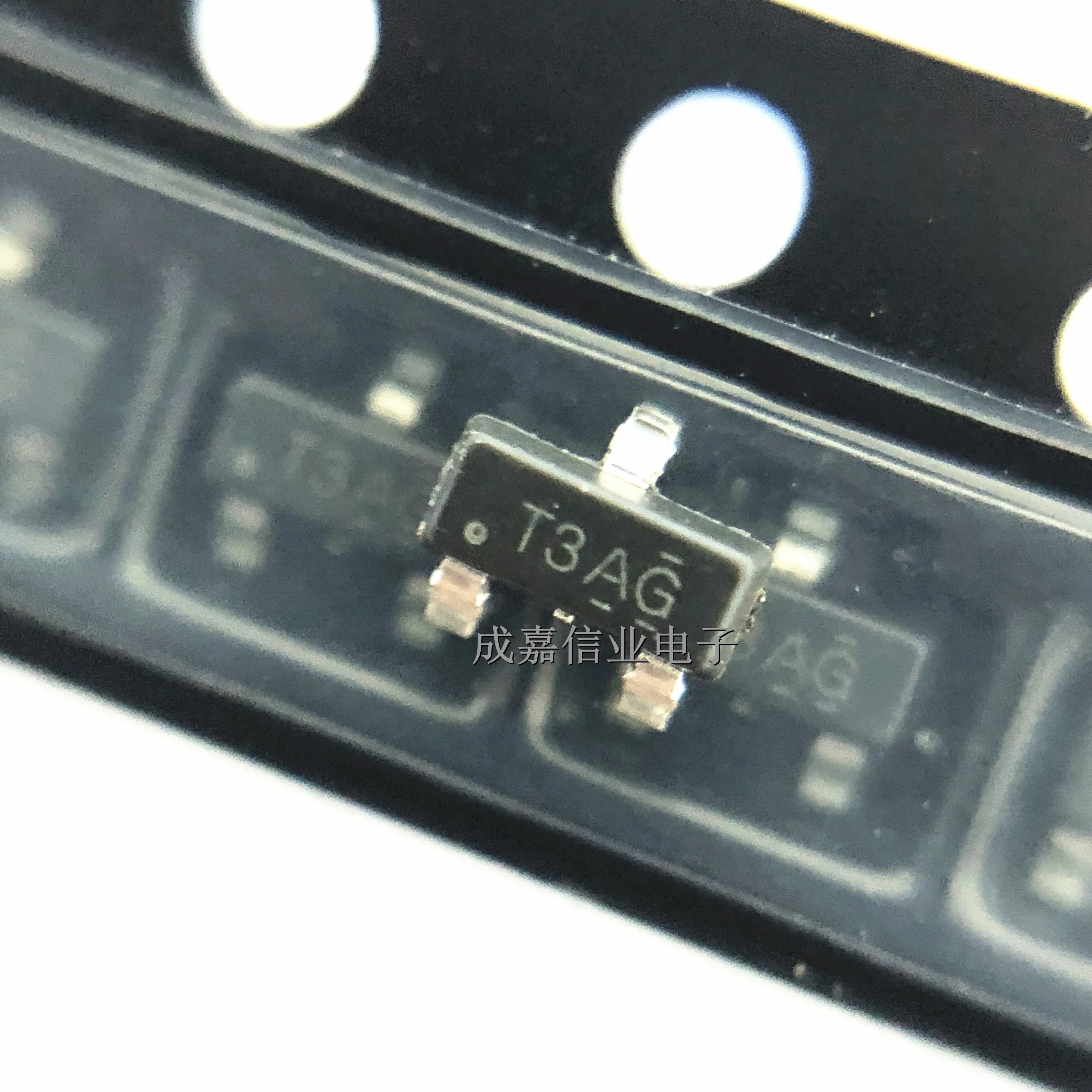 100pcs/Lot TL431AIDBZR SOT-23-3 MARKING;T3AG Voltage References Adjustable Precision Shunt Regulator 92 PPM / C