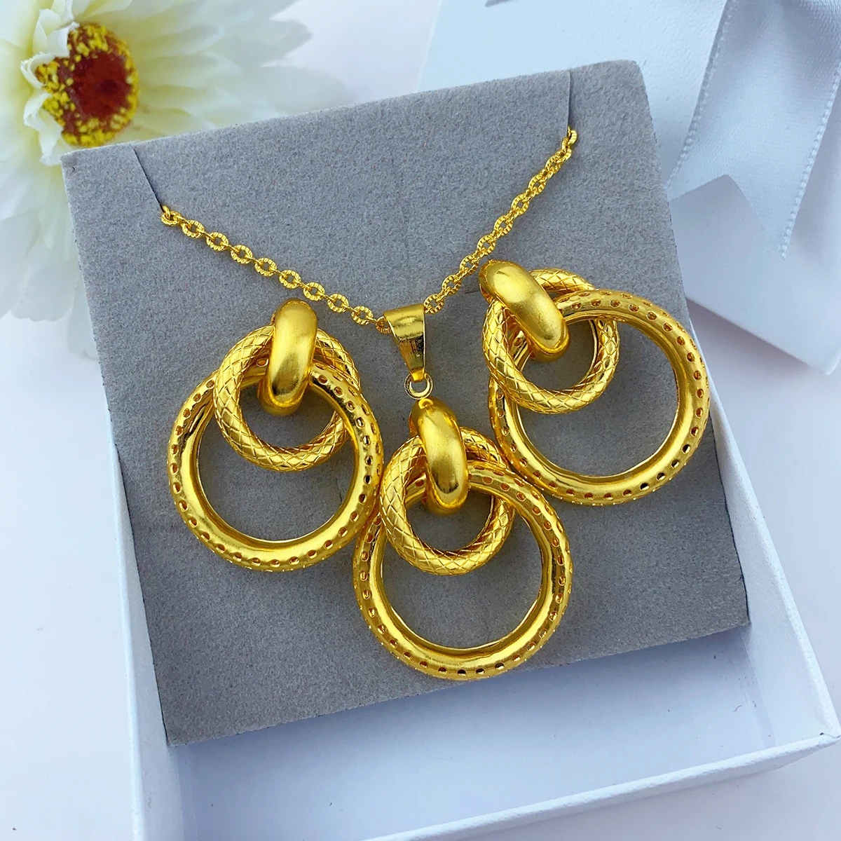 Indian Bridal 24K Gold Color Necklace Earrings Set Dubai Copper Jewelry Set For Women Two Piece Round Jewelry Wholesale Gifts