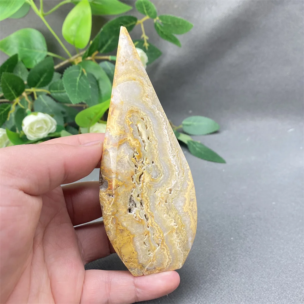 Natural Yellow Striped Agate Crystal Torch Unique Geometric Shape Home Room Decor Crazy Agate Mineral Crystal 6x5x15cm