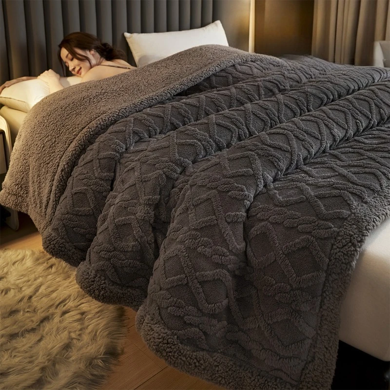 Lamb Wool Blanket Three Layer Thick Winter Blanket Office Nap Blanket Anti-static Comfortable Skin-friendly Machine Washable