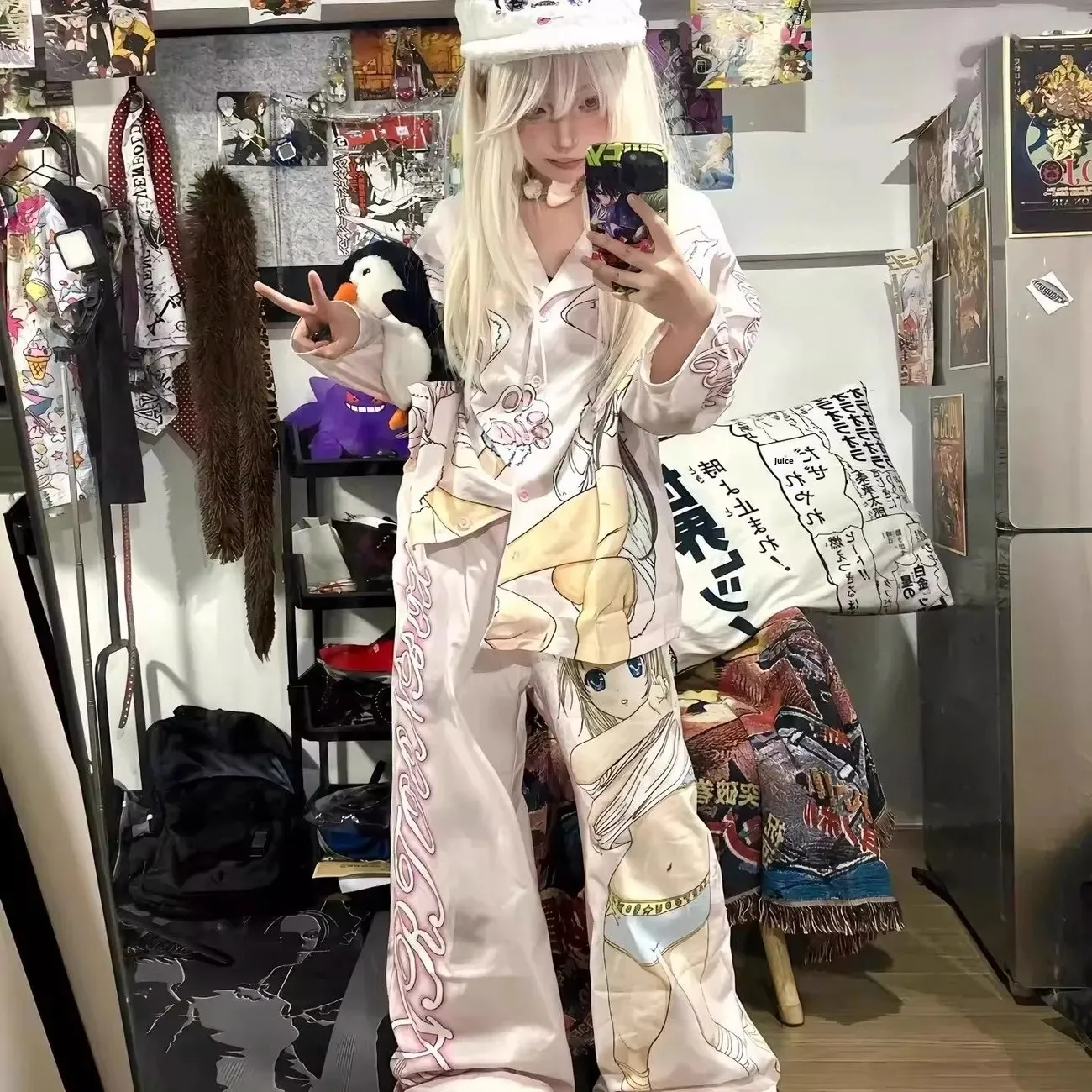 ピンクの長袖漫画柄ホームウェア レディース アウターウェア ツーピースセット アニメ風パジャマ ゆったりとしたラウンドネック シングルボタン留め 1
