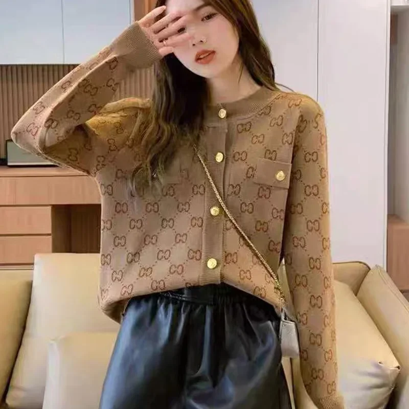 

Women Vintage Letter Plaid Casual Sweater Autumn Winter Fashion Warm Loose O-neck Wool Knitted Cardigan Soft Commute Elegant Top