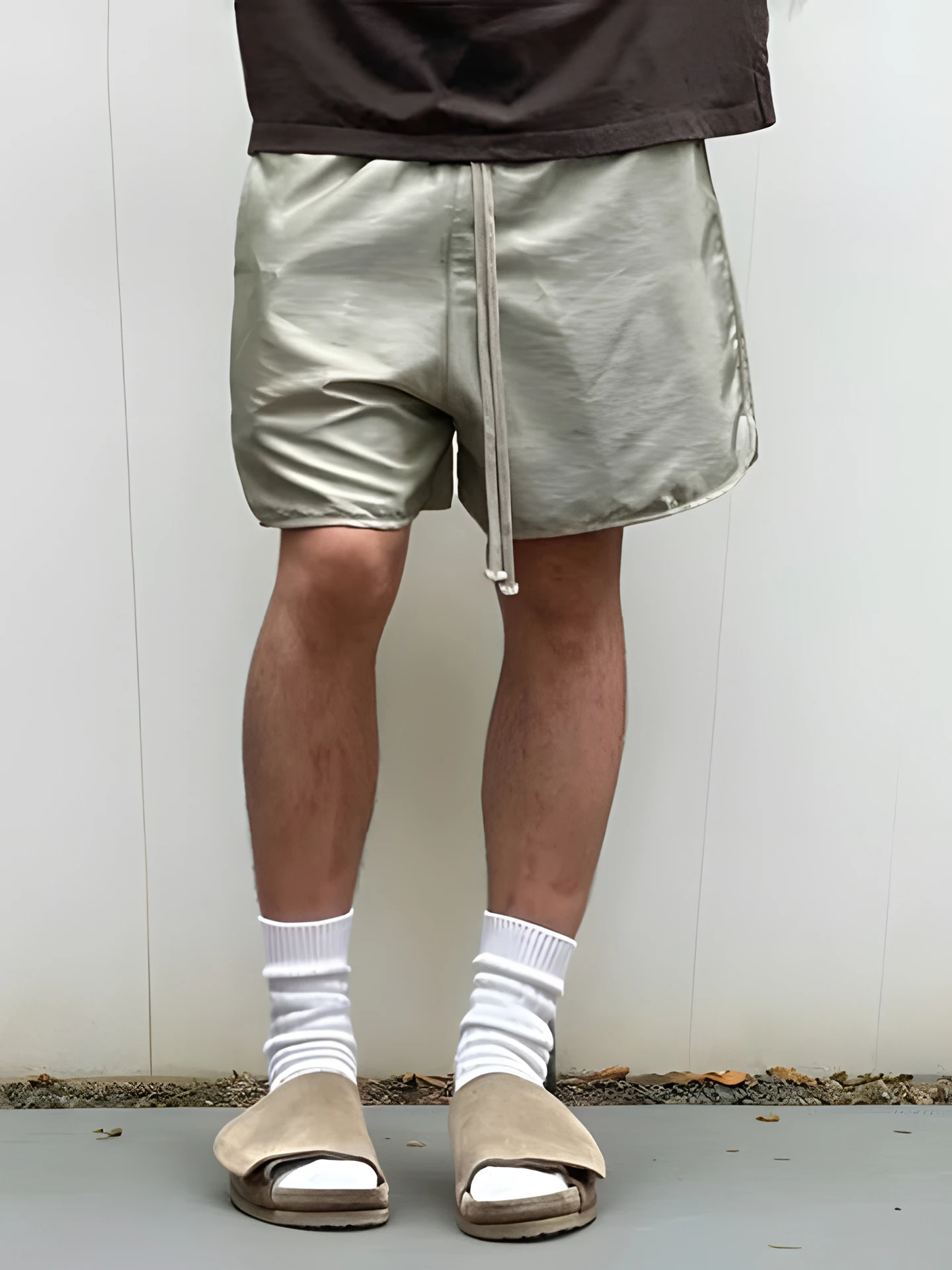 

American Style Loose Fit Men's Five Inch Shorts Pure Color Woven Nylon Quick Dry Casual Shorts Comfortable Elastic Waist