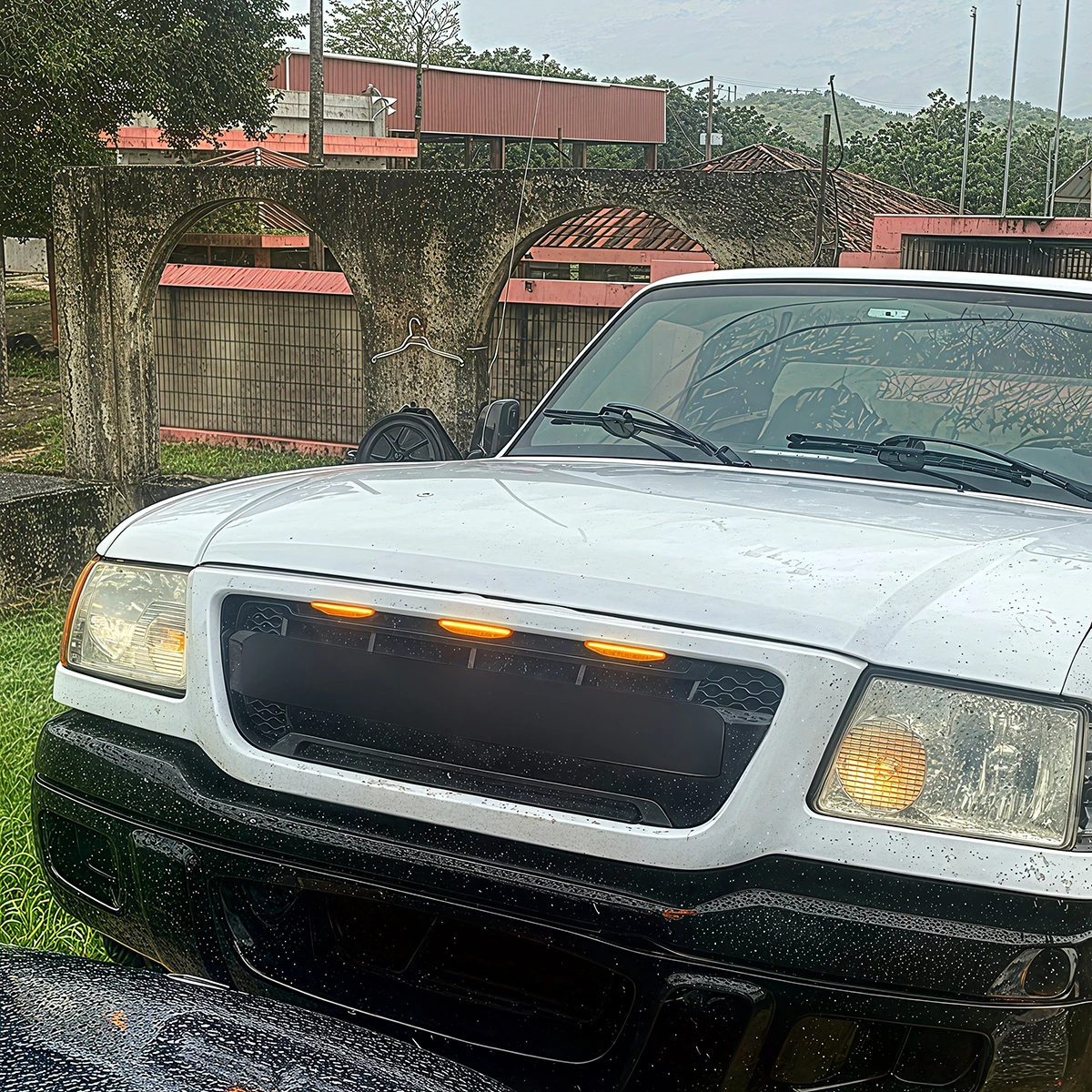 Przedni grill z oświetleniem pasuje do Ford Ranger 1998-2000 2001-2003 Czarny grill — zdjęcie 4