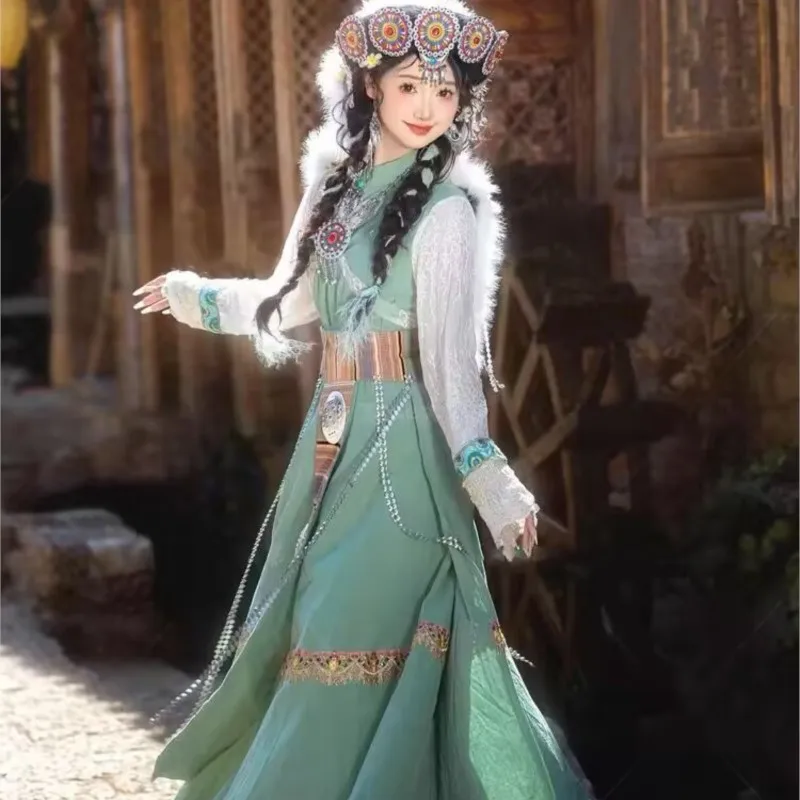 Nouveaux vêtements femme style exotique ethnique minorité adulte voyage photographie