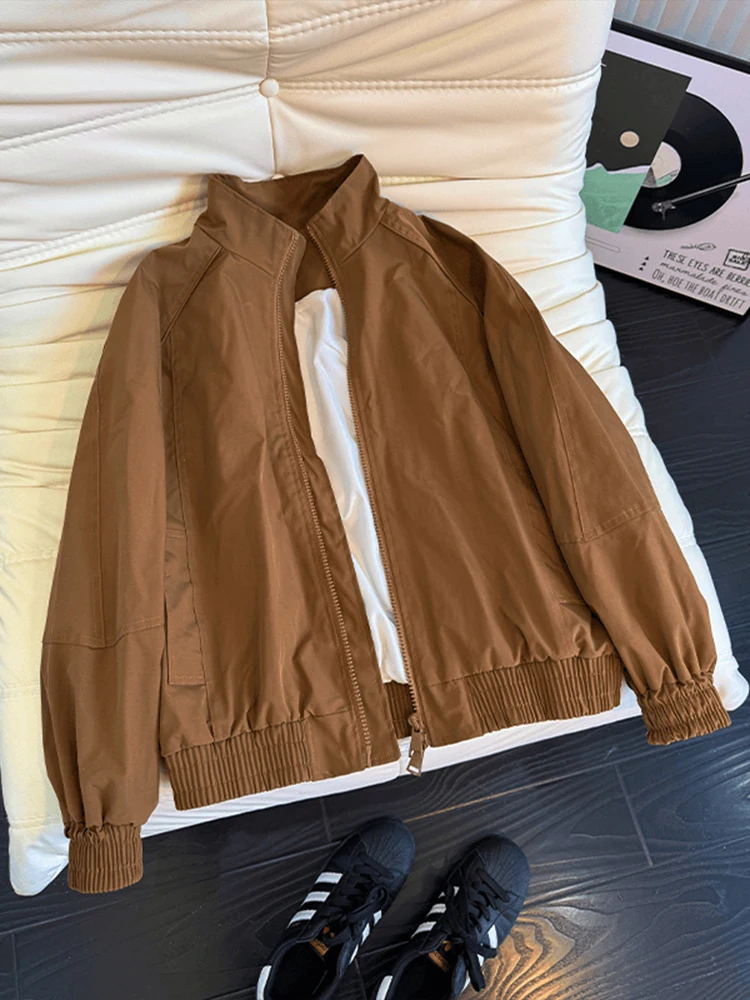 

Коричневая мужская куртка-бомбер с двойной молнией, весенняя, модная, для работы, верхняя одежда, приталенный крой, для занятий спортом и игр.