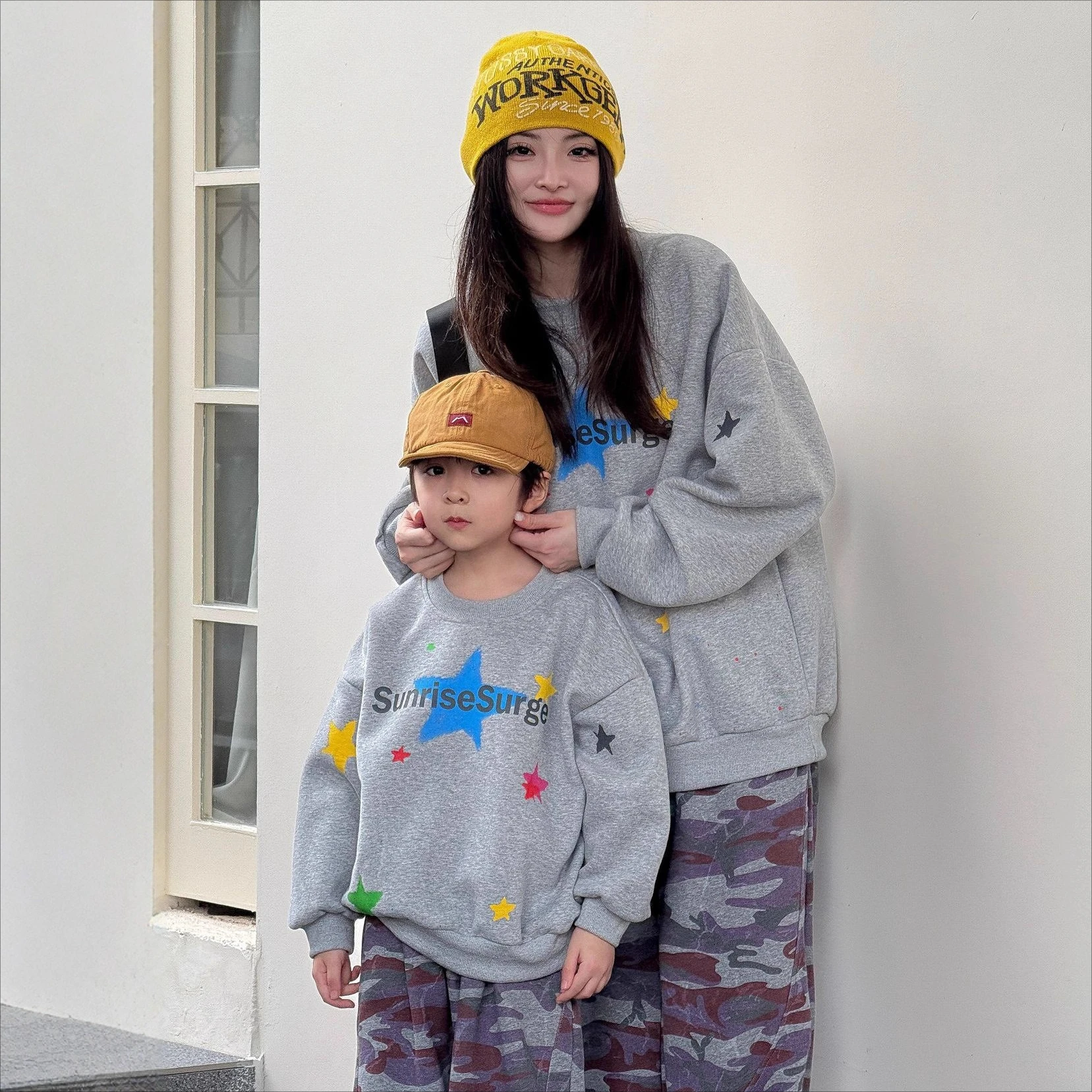 

2025 Korean Unisex Kid's Sweatshirts Family Matching Pullover for Boys Girls with Star Pattern Mom Dad & Kids Casual Outfit