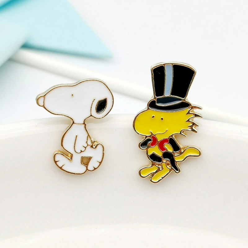 10piece Peanuts Snoopy action Figure Collectible Model Toys Snoopy Brooch Cute Alloy figure toys