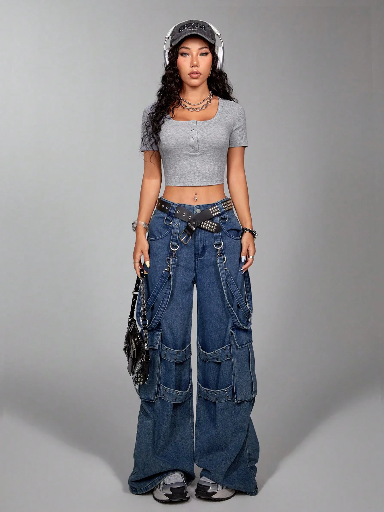 Uma camiseta curta, casual e versátil para mulheres com mangas emendadas e lapela aberta