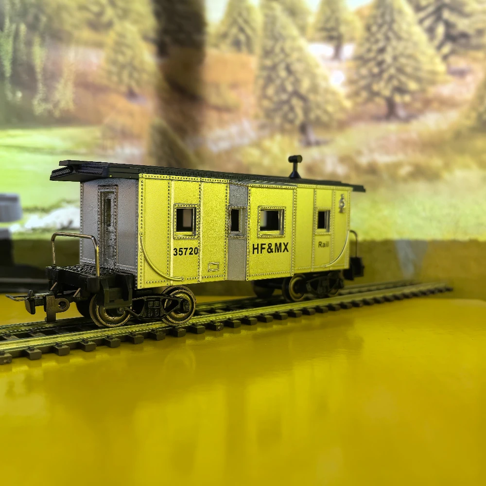 รถไฟของเล่น HO Type 1:87 แบบรถหัวลาก ตัวถังโลหะ ล้อโลหะ พร้อมหัวเกี่ยวแบบยุโรป ของเล่นรถไฟจำลอง ตกแต่งโต๊ะทำงาน ของเล่นเด็กผู้ชาย ของขวัญ