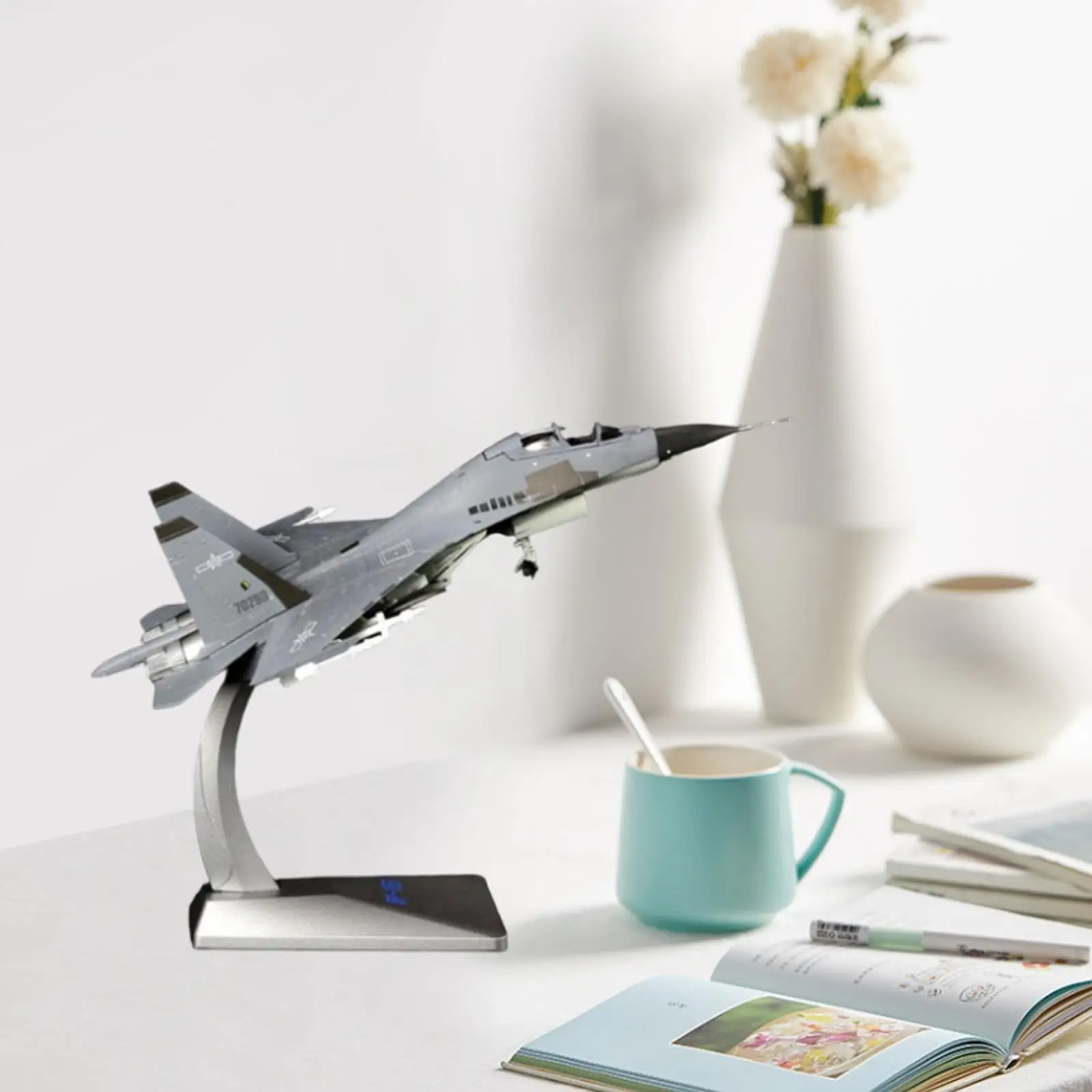 

Simulation 1:72 SU 30 Aircraft Model with Display Base Souvenir Stimulated Airplane Collection Model for Bar Home Living Room