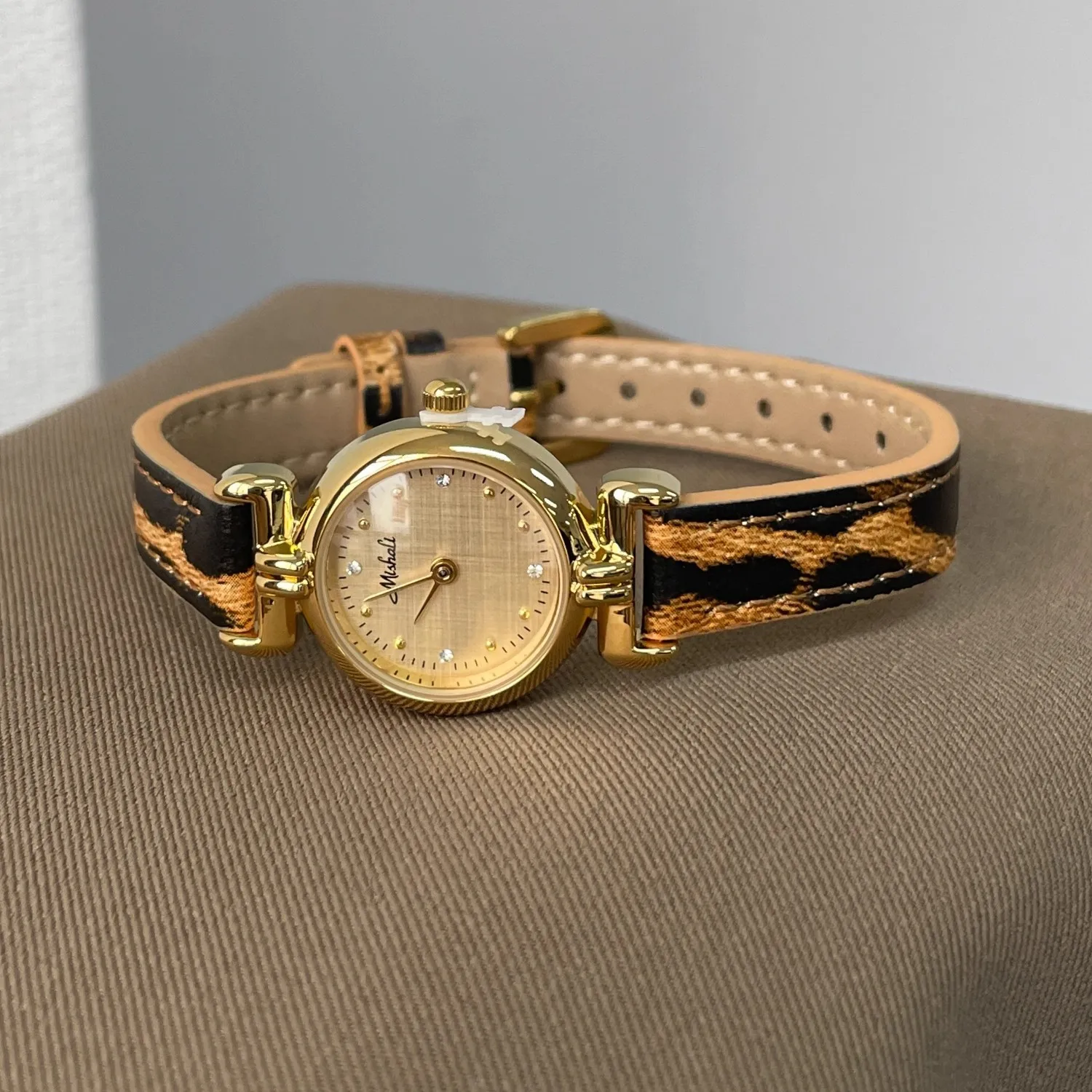 

Temperament classic Exquisite small disc Quartz Watch For women's girl Student gift Women's accessories