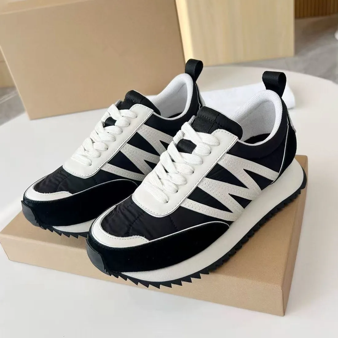 

No dad shoes, men's and women's versatile thick soled height increasing sports shoes, Korean version trendy student white shoes