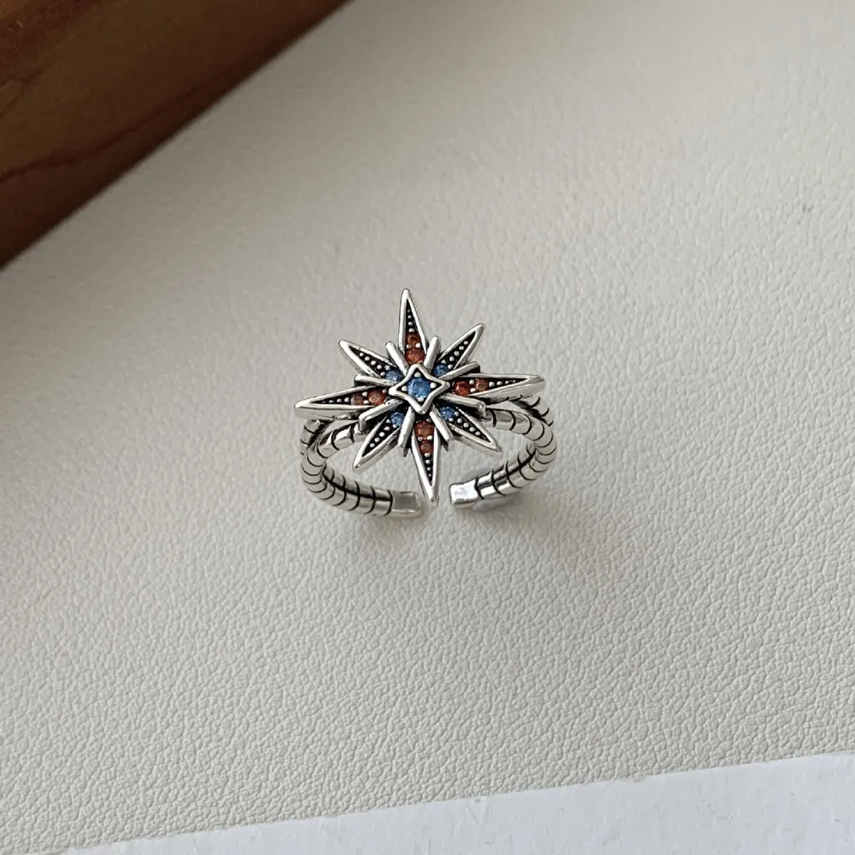 WJFH-ARTS Exquisite Blue Red Crystal Inlay Eight-Pointed Star Vintage Open Rings Women Advanced Silver Plating Adjustable Ring