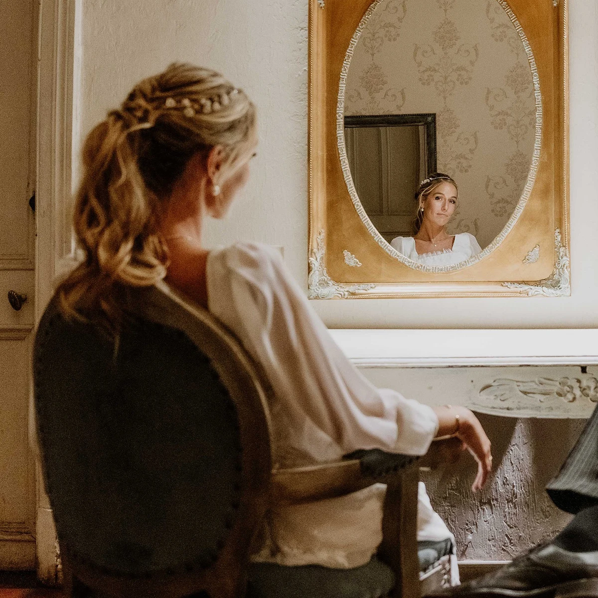 ساحة الرقبة رومانسية الدانتيل الأكمام الطويلة الأسقف ألف خط الشيفون زي العرائس عارية الذراعين العاج المطرزة فساتين الزفاف المخصصة