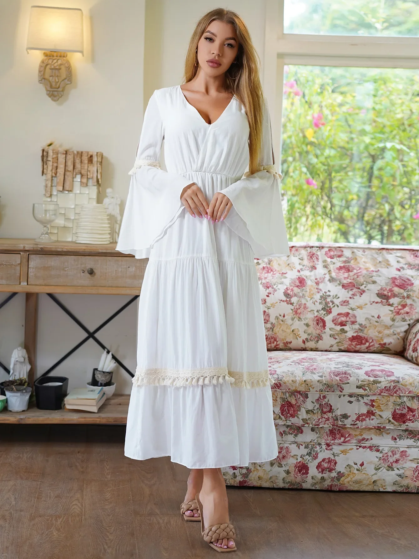 

New autumn/Winter casual long-sleeved dress White V-neck chiffon elegant mid-length dress