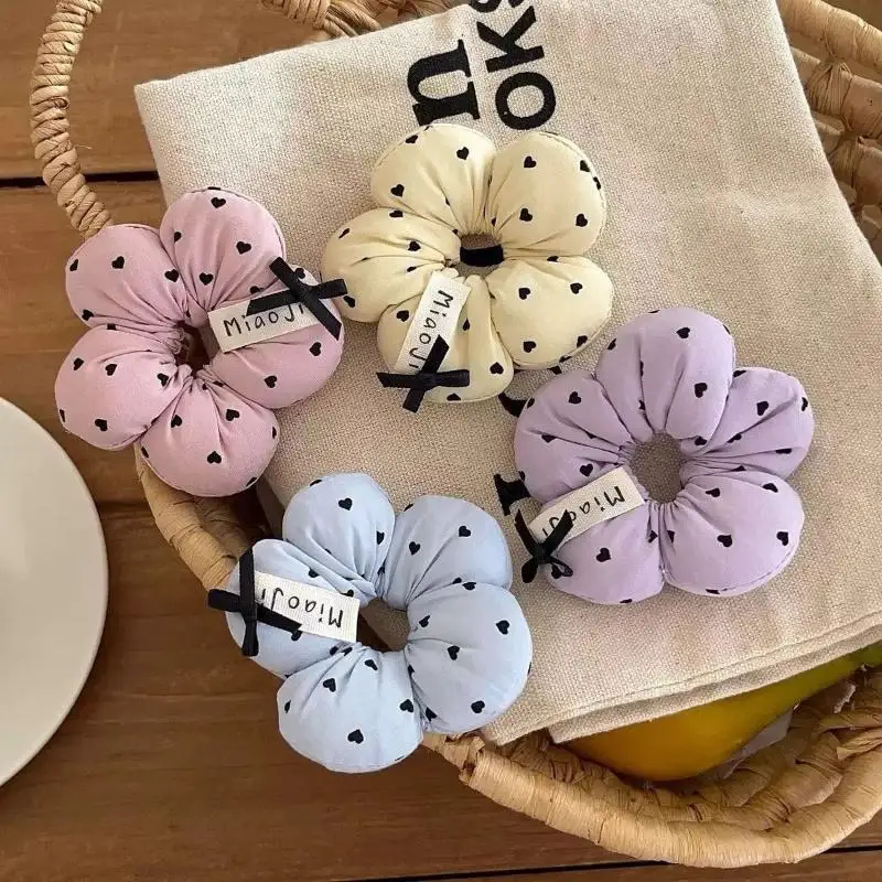 Blumenförmige Haargummis mit Lieblichem Herz-Print Weiches Gefülltes Design für Mädchen Tägliche Haarstyling-Accessoires – Detail 4
