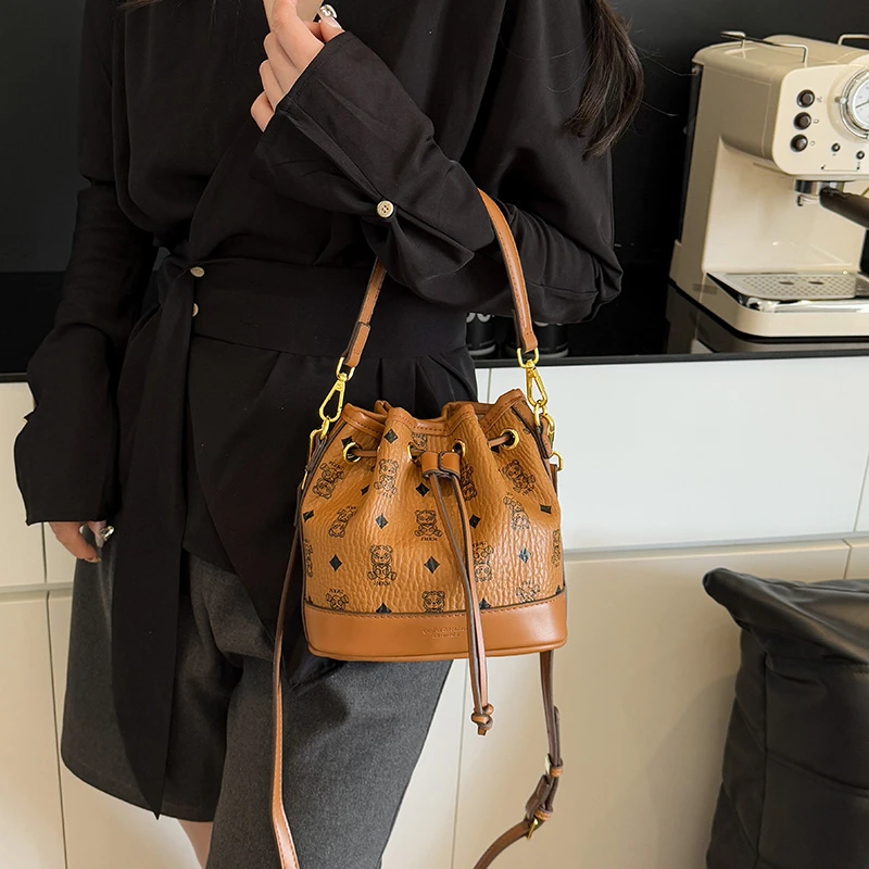 

Elegant Vintage Leather Crossbody Bag For Women Luxury Minimalist Designer Tote With Large Capacity And Stylish Letter Logo