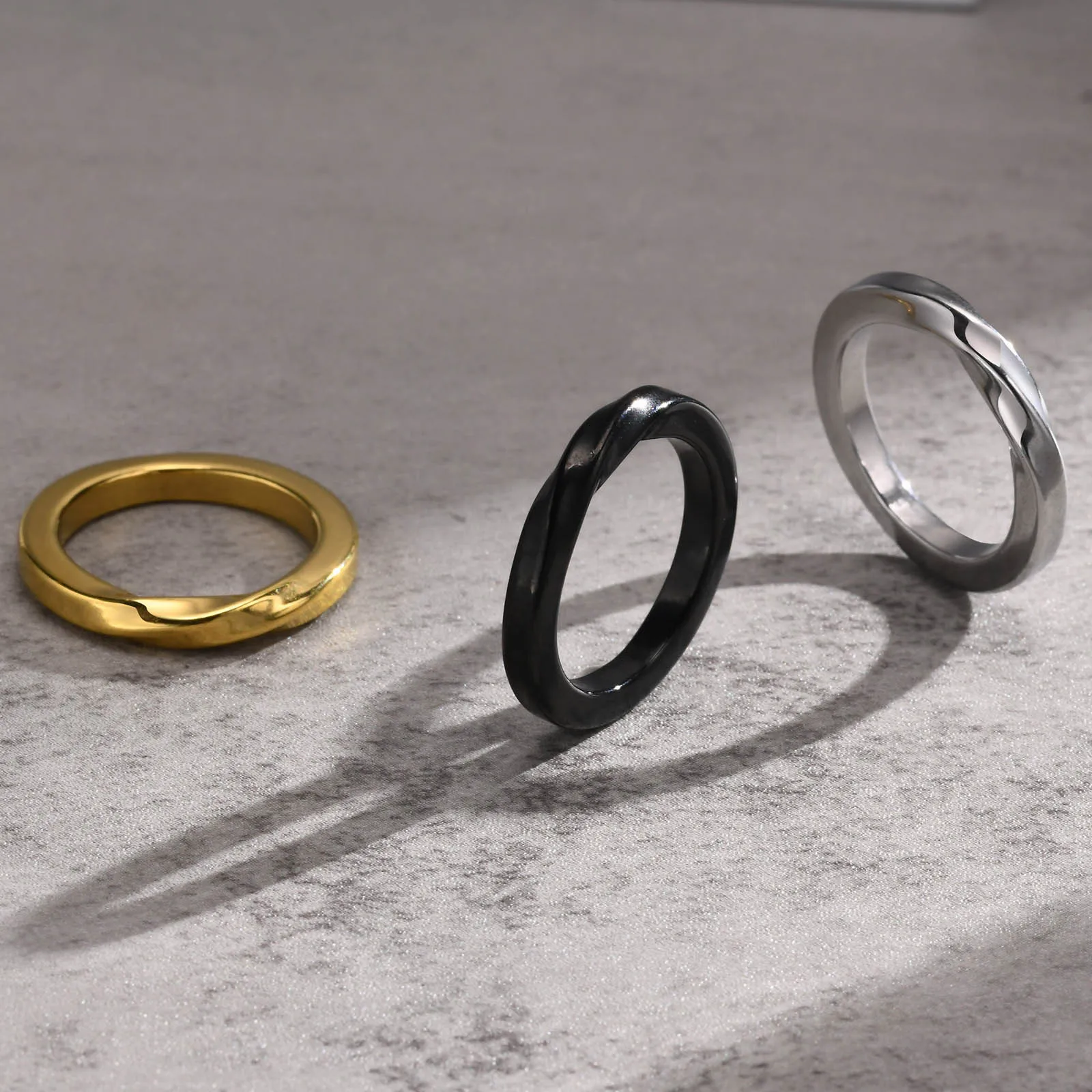 Stainless Steel Mobius Ring Black Titanium Coating Minimalist Couple Jewelry Unisex Fashion Gift