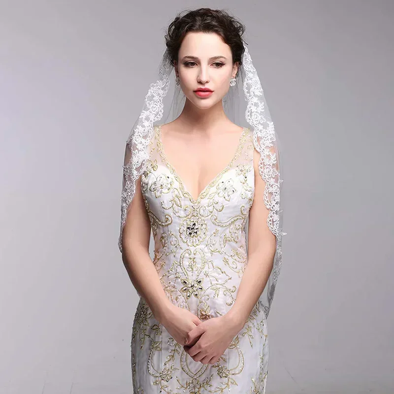 Women's Wedding White Bride Fingertip Length Lace Short 1Tier Embroidered Bridal Veil Wedding Hair Accessories